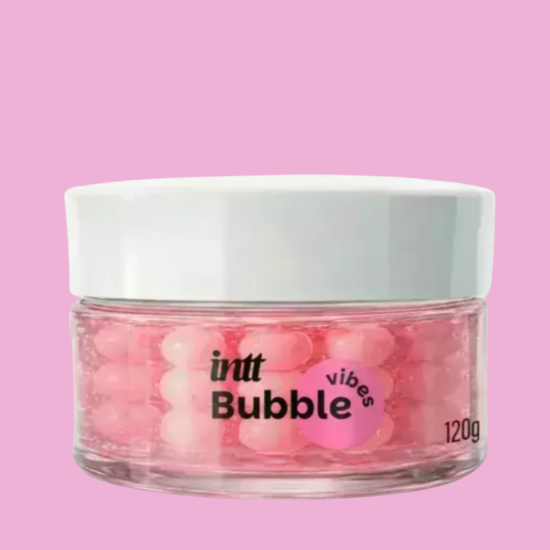 Desliza, vibra e aquece! Uma experiência sensorial diferente para explorar novas sensações a dois.

O Bubble Vibes combina gel deslizante com microesferas sensoriais que, conforme a descrição do produto, são ativadas pelo toque e pela fricção, proporcionando sensações progressivas de formigamento e aquecimento.

✨ Diferenciais

3 em 1: desliza, proporciona sensação vibrante e aquece.

Gel deslizante para movimentos suaves e confortáveis.

Microesferas sensoriais ativadas pela fricção.

Sensações progressiva