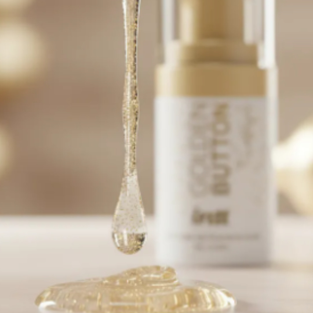 O Golden Button de Castropil é um dessensibilizante anal premium enriquecido com vitamina E , partículas de ouro e ativos cicatrizantes. Sua fórmula especial remove o desconforto durante a relação, estimula a produção de colágeno e promove a renovação celular.

As partículas de ouro não são apenas um toque de luxo: elas melhoram a circulação, aumentam a hidratação da pele e proporcionam mais luminosidade, elasticidade e firmeza. Além disso, ajuda a evitar fissuras que podem ocorrer após a relação, graças ao