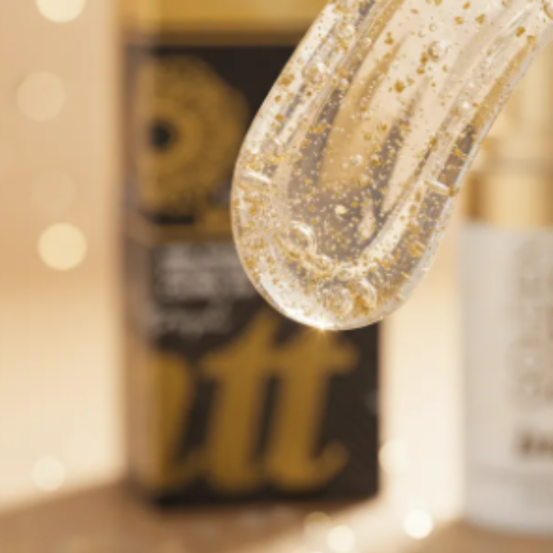 O Golden Button de Castropil é um dessensibilizante anal premium enriquecido com vitamina E , partículas de ouro e ativos cicatrizantes. Sua fórmula especial remove o desconforto durante a relação, estimula a produção de colágeno e promove a renovação celular.

As partículas de ouro não são apenas um toque de luxo: elas melhoram a circulação, aumentam a hidratação da pele e proporcionam mais luminosidade, elasticidade e firmeza. Além disso, ajuda a evitar fissuras que podem ocorrer após a relação, graças ao