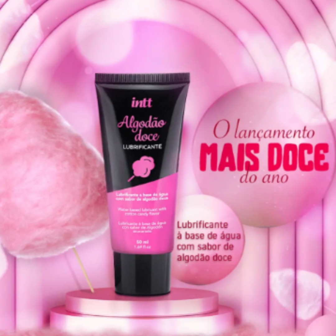 Os lubrificantes a base de água são de extrema importância na vida sexual de qualquer pessoa, seja para aumentar a lubrificação, para diminuir o atrito ou para usar com sex toys.

O lubrificante cria uma película protetora que faz com que os movimentos fiquem mais prazerosos. O lubrificante algodão doce tem composição a base de água e se assemelha a lubrificação natural da mulher, podendo ser usado em todos os momentos do seu dia a dia. O lubrificante tem um delicioso sabor de algodão doce que permite que e