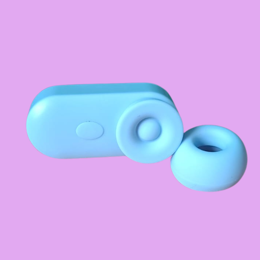 Mais estímulos, novas sensações e um convite para redescobrir o prazer.

O Kit Pulse + Orgastic Intt combina tecnologia de estimulação íntima com um produto desenvolvido para complementar a experiência sensorial feminina. Uma combinação para quem deseja explorar novas possibilidades, sair da rotina e dedicar mais atenção ao próprio prazer.

O Pulse é um estimulador 2 em 1 que reúne sugador e Power Touch, com 5 níveis de pulsação e 5 níveis de tapping, permitindo variar os estímulos. 