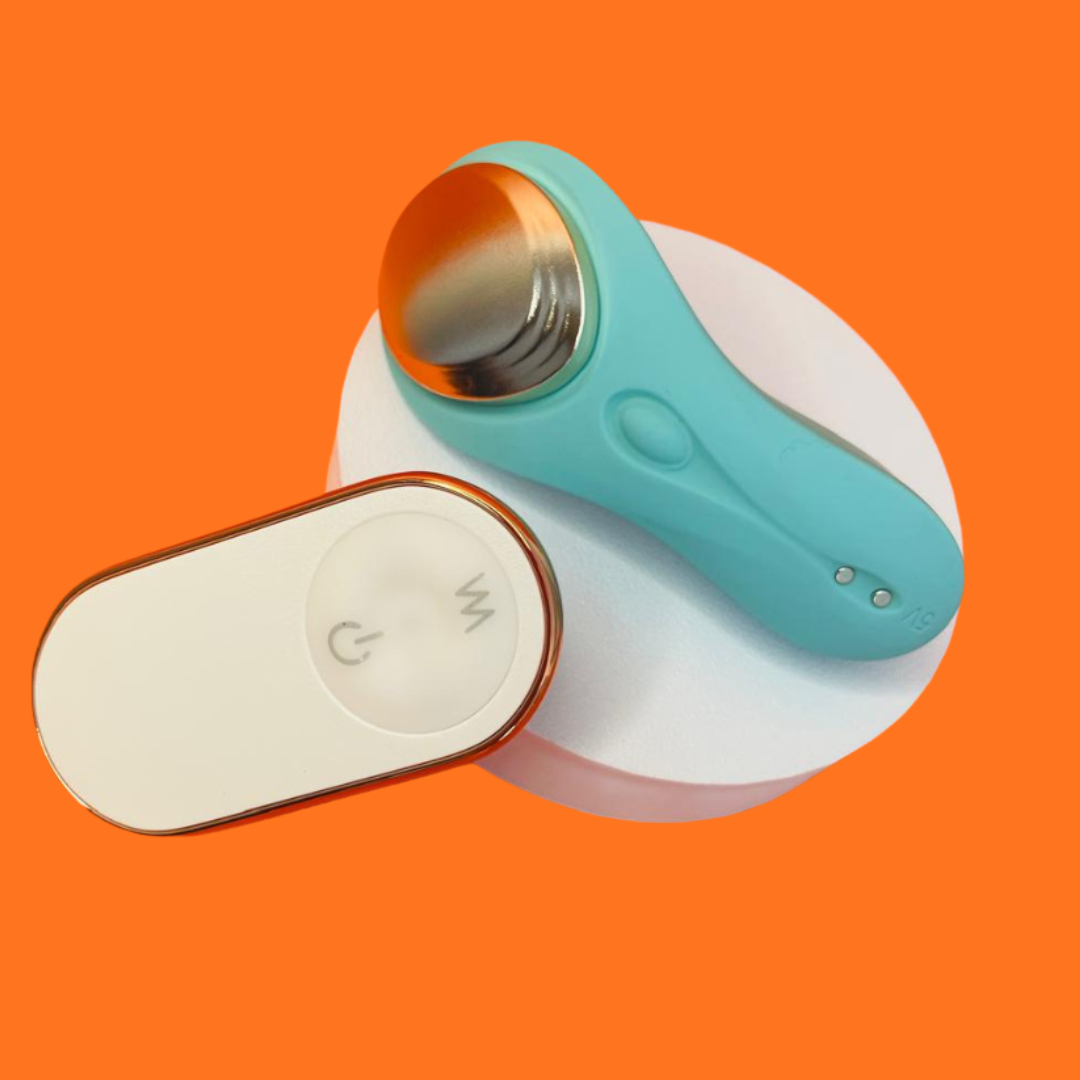 Só você precisa saber. E o presente é por nossa conta.

Imagine o momento…

Você entrega o controle com aquele sorriso de quem sabe que existe um segredo entre vocês.

O Secret é um vibrador de calcinha com controle remoto e 9 modos, criado para quem procura discrição, liberdade e uma experiência diferente para explorar individualmente ou a dois.

E nesta oferta especial da Libertàre, ele vem acompanhado de mais uma experiência:

🎁 Na compra do Secret, você ganha 01 Core Libertàre™ Super Egg de presente.

