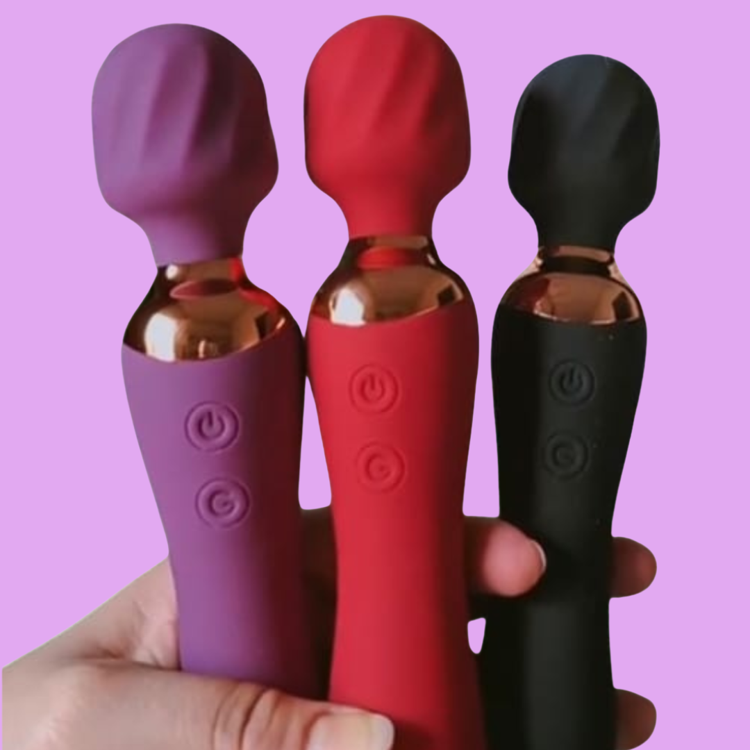 Já cantou hoje? Com o Titan, seu momento merece um show completo. 🎤

Potência que desperta. Calor que envolve. E uma fragrância de Morango com Champagne para completar seu ritual.

O Kit Titan Sensações Libertàre reúne tecnologia, versatilidade e um presente especial para quem gosta de cuidar de si em cada detalhe.

Você leva o Titan 3 em 1, que combina varinha mágica de alta potência, vibrador anatômico e aquecimento de até 42°C, e ganha um Perfume de Calcinha Morango com Champagne.