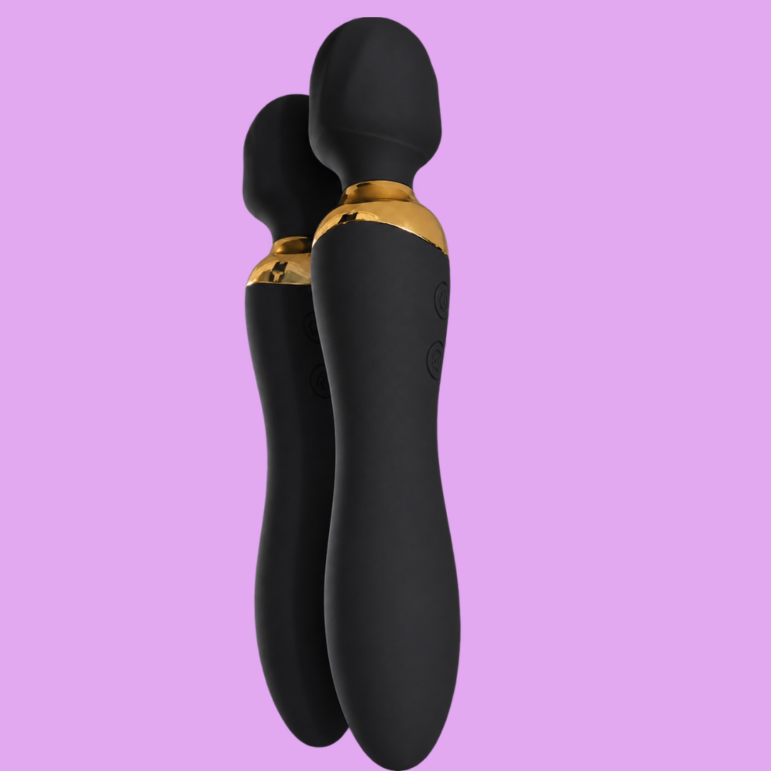 Potência para sentir. Calor para envolver. Liberdade para explorar.

Alguns momentos pedem uma massagem relaxante. Outros, uma vibração intensa ou uma sensação diferente.

Com o Titan, você encontra essas possibilidades em um único toy.

O Titan 3 em 1 Libertàre combina varinha mágica de alta potência, vibrador anatômico e aquecimento de até 42°C, permitindo variar seu ritual de autocuidado conforme seu desejo e conforto.

Sua cabeça massageadora oferece vibrações para massagens corporais.
