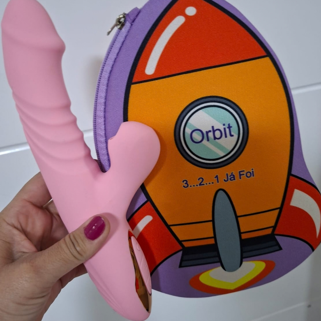 O Orbit foi desenvolvido para quem procura uma experiência completa, combinando diferentes tecnologias em um único produto para proporcionar sensações intensas, envolventes e personalizadas.&nbsp;

Seu design reúne movimentos dinâmicos, estímulos simultâneos e múltiplas possibilidades de uso, criando uma experiência capaz de surpreender até quem já conhece o universo dos toys.

Por que ele é tão especial?

💜 Movimento de vai e vem para uma experiência mais realista

💜 Movimento interno dinâmico.
