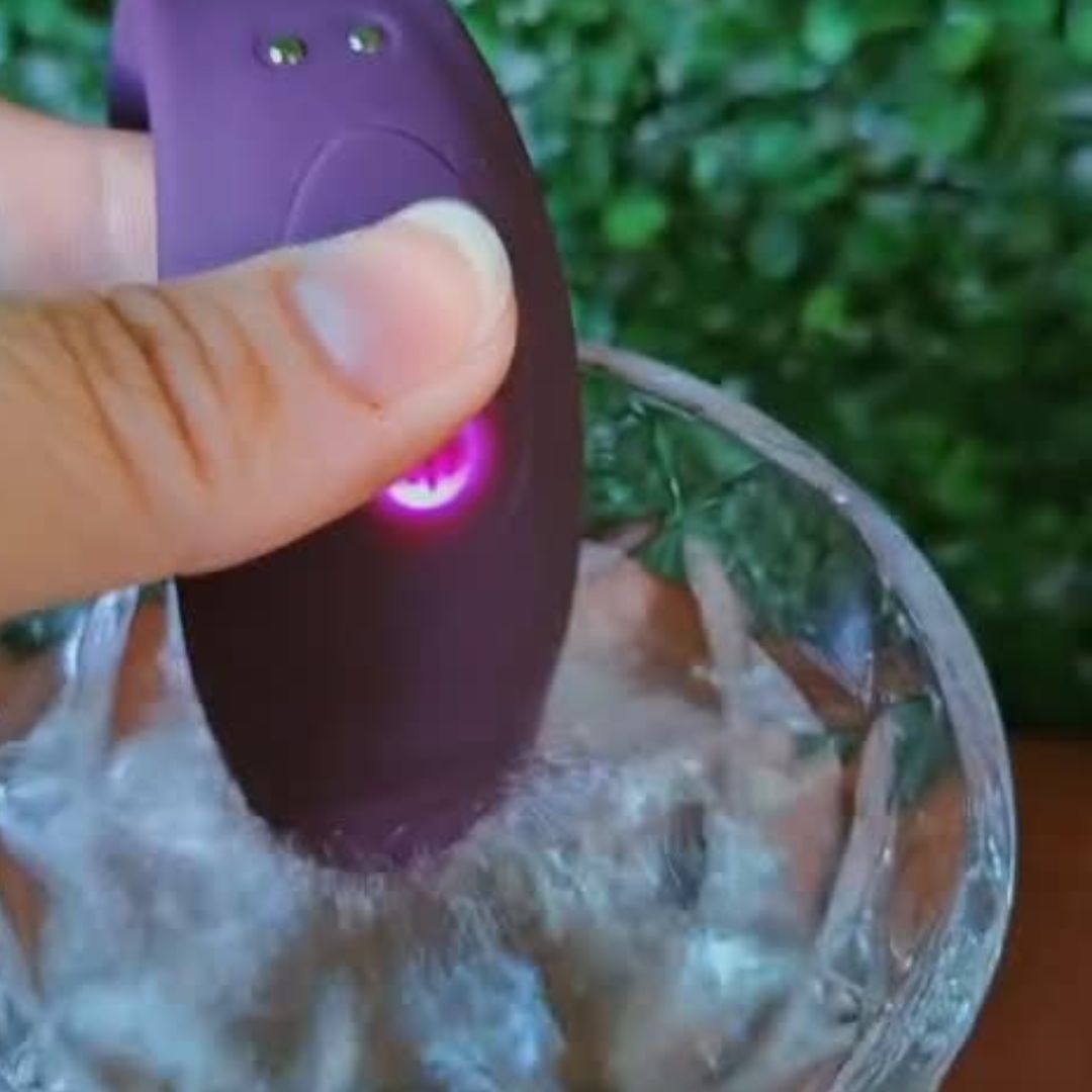 Seu ritmo. Sua conexão. Seu segredo.

O Sense Clip Libertàre™ foi desenvolvido para casais que buscam experiências mais intensas, envolventes e conectadas — sem abrir mão do conforto, da discrição e da sofisticação.

Seu design anatômico em formato U possui encaixe flexível e confortável, acompanhando os movimentos do corpo com leveza enquanto cria estímulos simultâneos e extremamente envolventes.

