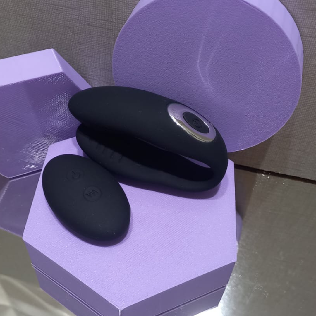 Hari - Vibrador de Casal com controle Remoto