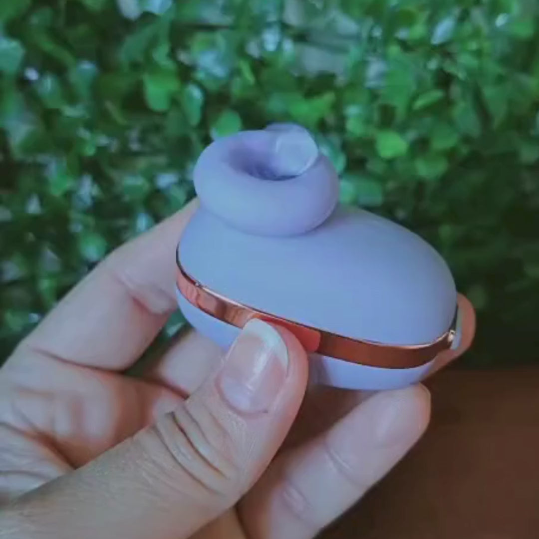 Perca o controle… ou entregue ele 😮💨✨

O Libi Pod&nbsp;foi desenvolvido para quem busca praticidade, discrição e novas possibilidades de autocuidado íntimo.

Compacto, moderno e confortável, seu formato de dedeira facilita o manuseio e permite explorar diferentes sensações de maneira prática e envolvente.

Leve e discreto, é uma opção versátil para quem gosta de ter um produto fácil de transportar e guardar, sem abrir mão de um design sofisticado.

✨ Diferenciais

• Formato de dedeira
• Design compacto 