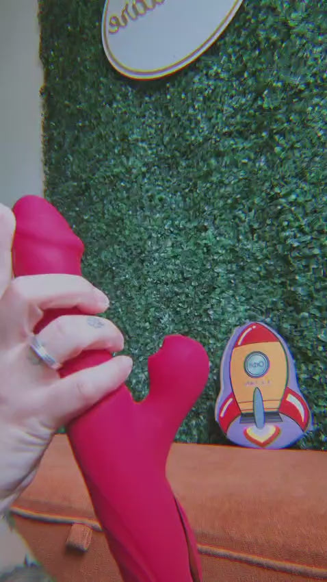 O Orbit foi desenvolvido para quem procura uma experiência completa, combinando diferentes tecnologias em um único produto para proporcionar sensações intensas, envolventes e personalizadas.&nbsp;

Seu design reúne movimentos dinâmicos, estímulos simultâneos e múltiplas possibilidades de uso, criando uma experiência capaz de surpreender até quem já conhece o universo dos toys.

Por que ele é tão especial?

💜 Movimento de vai e vem para uma experiência mais realista