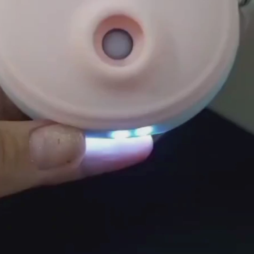 Parece uma bolsa. Surpreende com sua tecnologia. E desperta novas sensações!

8 modos de Tapping. 9 vibrações. E um gel sensorial que refresca, pulsa e surpreende.

O Kit Love Bag Pulse Experience Libertàre combina duas propostas de estimulação em uma experiência de autocuidado diferenciada.

De um lado, a Love Bag, um toy com design exclusivo em formato de mini bolsa, que reúne movimentos de pulsação/Tapping e um Bullet vibratório.

Do outro, o Pulse Pussy 18g, um gel adstringente sensorial.